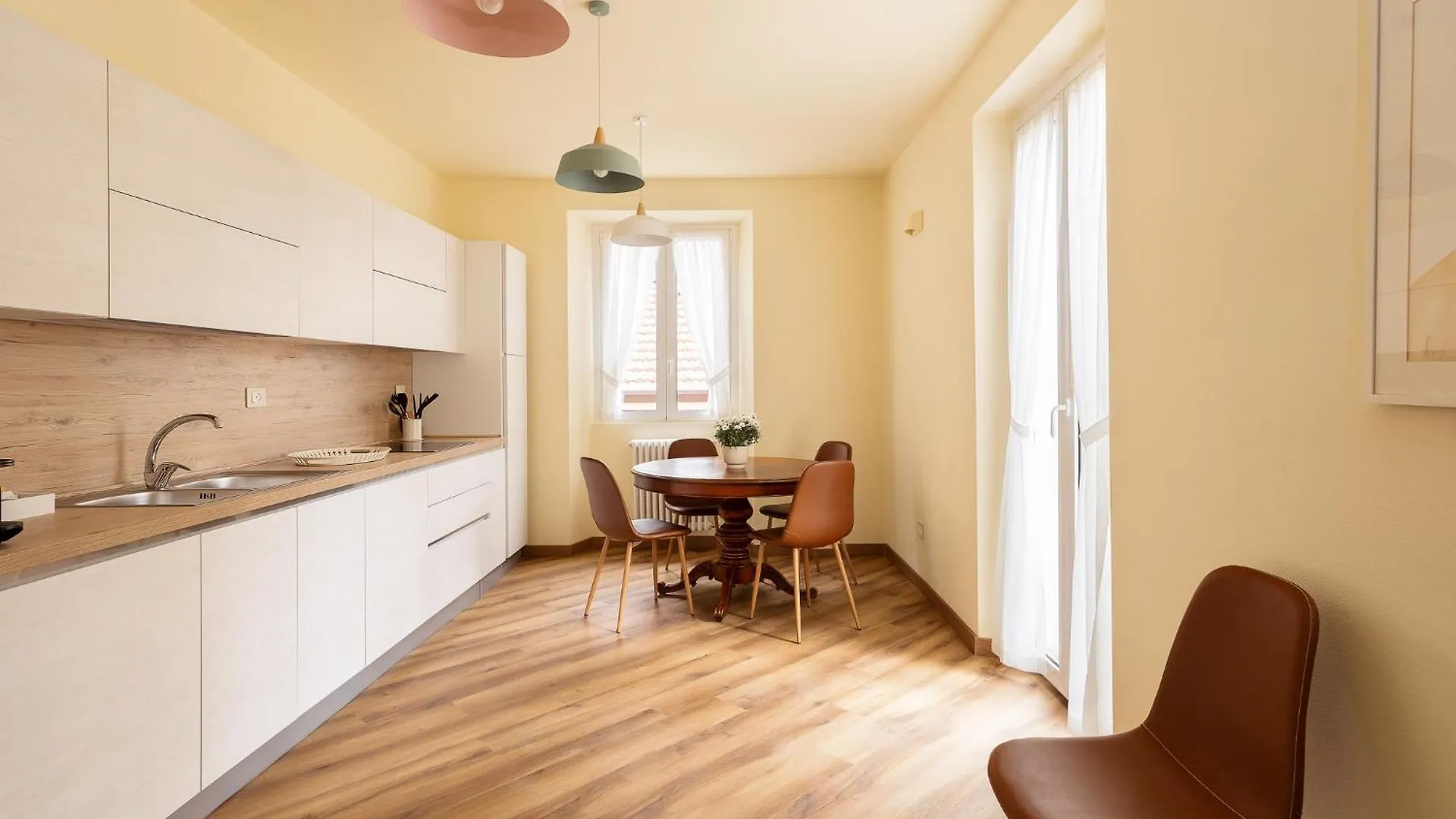 Casa Regina Margherita - Lussuoso Appartamento Vista Lago Con Parcheggio E Aria Condizionata Carate Urio 0*,
